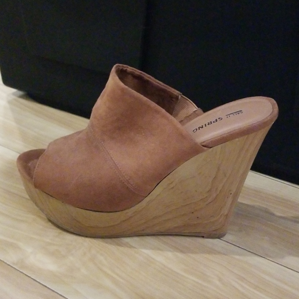 Clogs - Picture 2 of 3